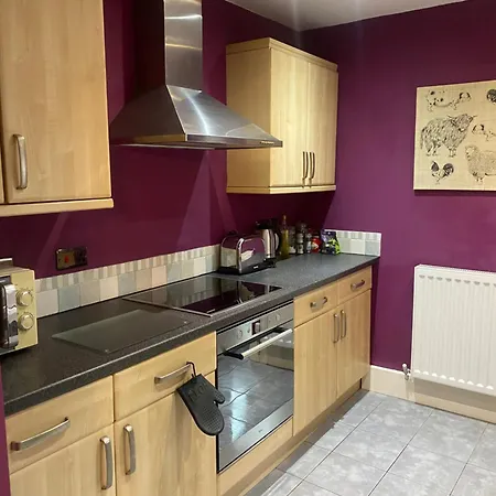 3 Bed Town House Llandeilo Carmarthenshire Villa Exterior photo