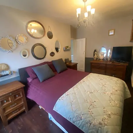 3 Bed Town House Llandeilo Carmarthenshire Villa Exterior photo